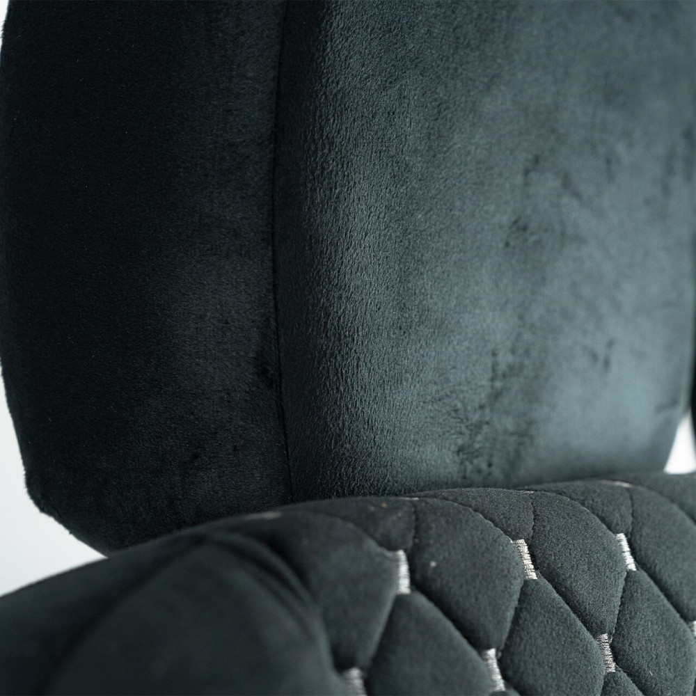 Sofa_preto_detalhe_encosto_cabeca.jpg