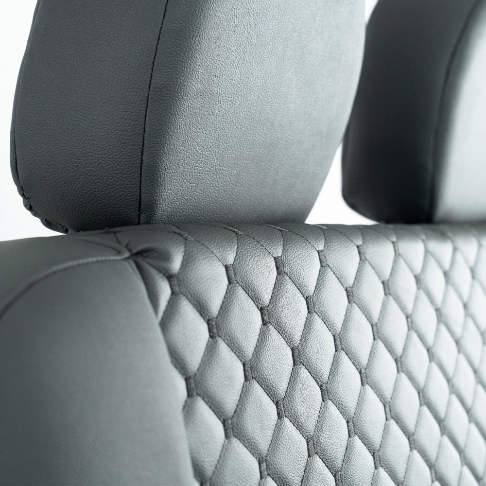 Sofa_cinza_detalhe_encosto_cabeca.jpg