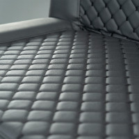 Sofa_cinza_detalhe_capitone.jpg